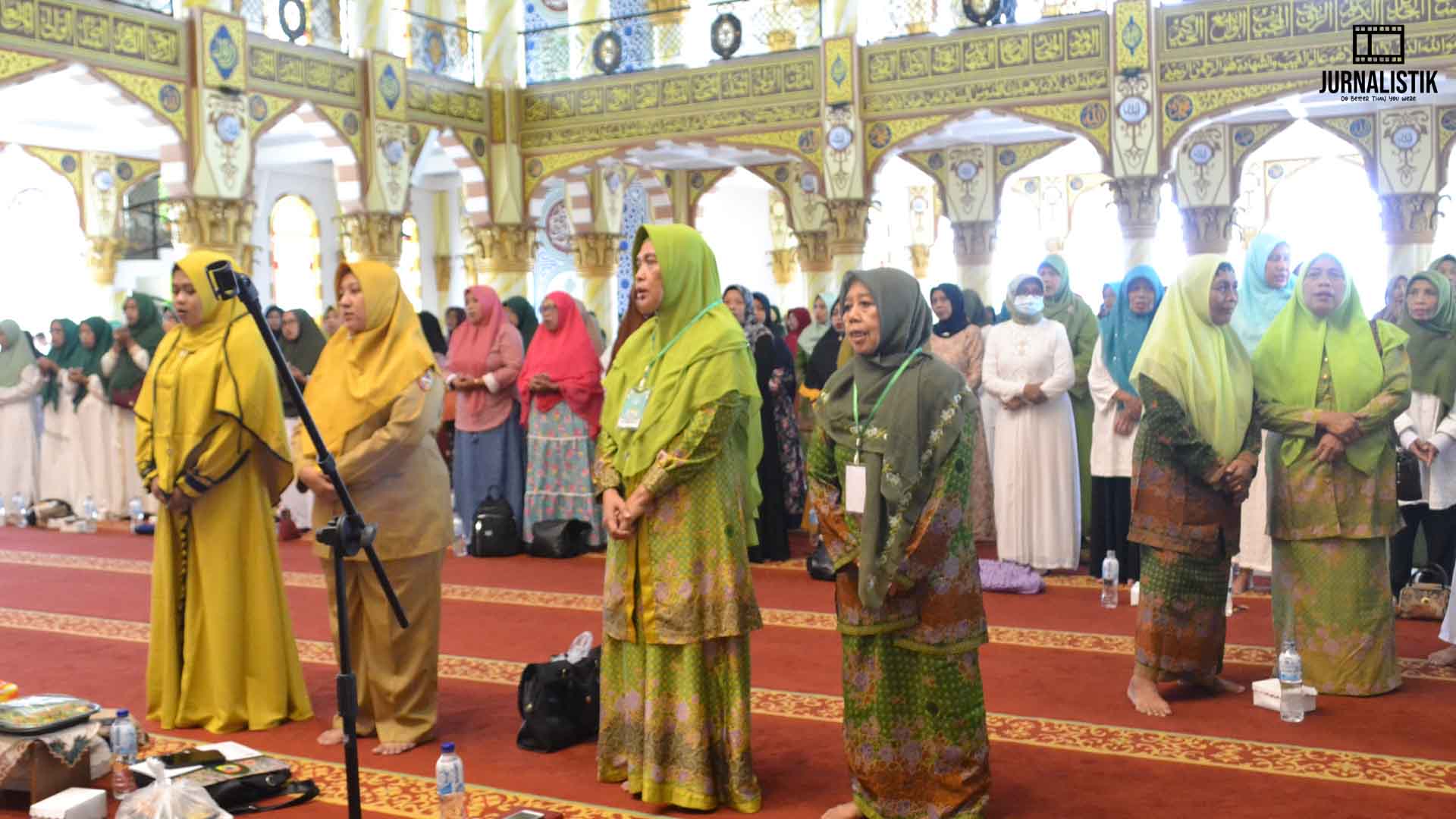 Foto Bu Nyai Sujak Ketua Ranting Kaliwates.